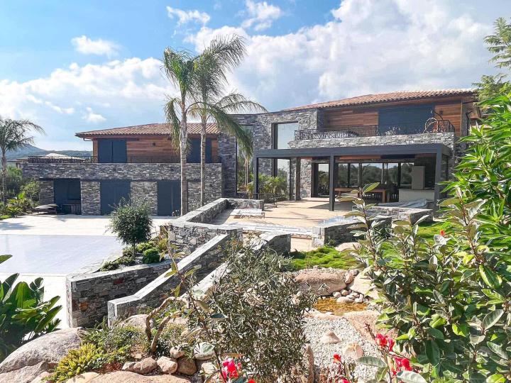 Nous avons les pierres qu’il vous faut pour aménager votre espace extérieur.