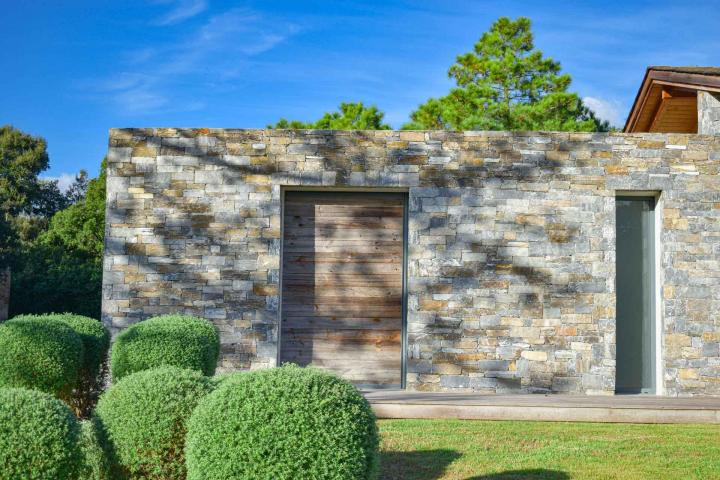 Nous proposons un large choix de pierres pour façade suivant le style recherché.